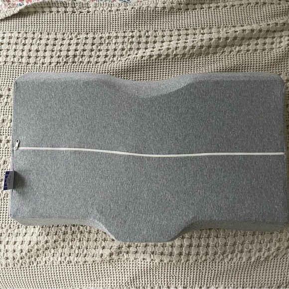 CUSHION LAB Neck Relief Ergonomic Cervical Pillow - Picture 2 of 3